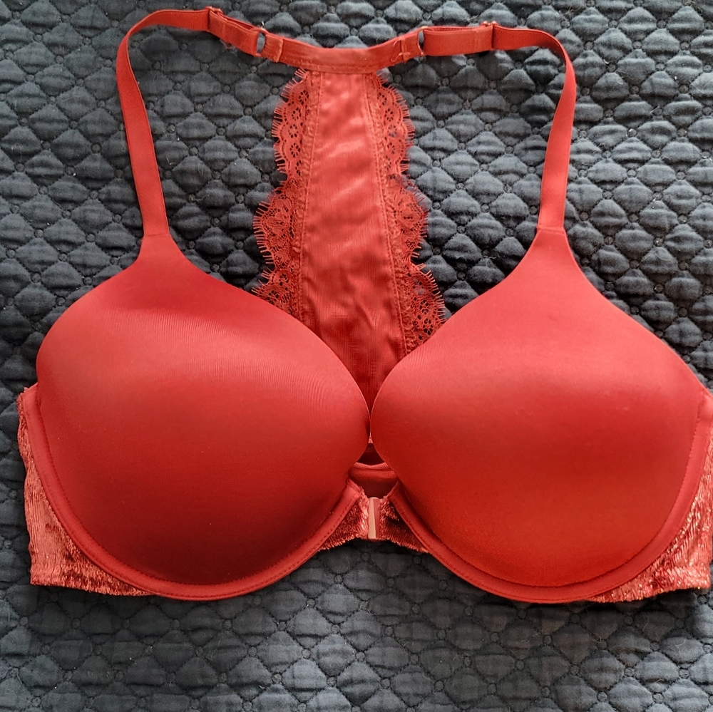 Victoria's Secret 36DD very sexy lightly lined plunge bra